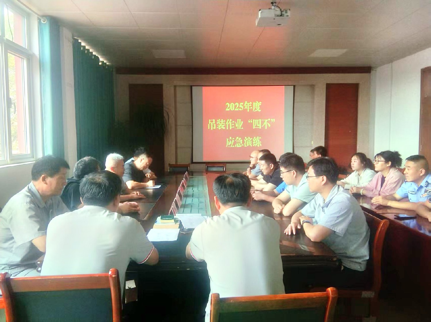 級索煤礦開展吊裝作業(yè) “四不”應(yīng)急演練