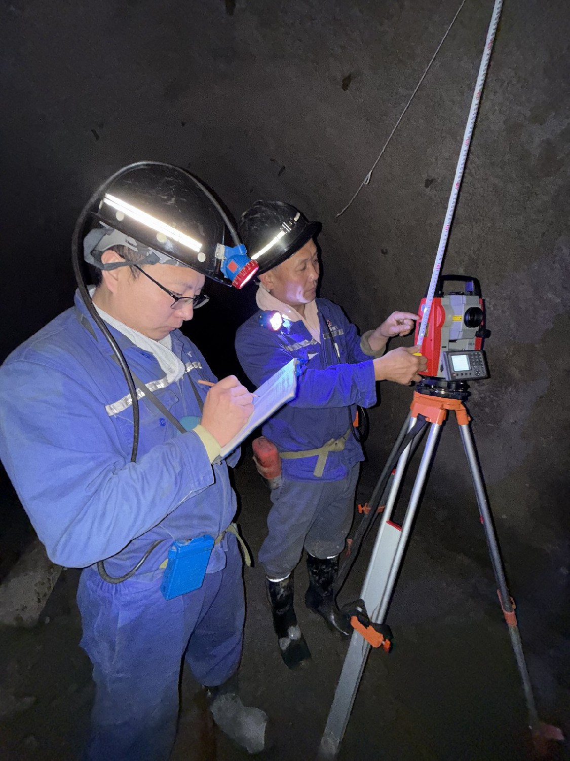 級(jí)索煤礦測(cè)量班全站儀實(shí)現(xiàn)調(diào)向巷道極致精準(zhǔn)貫通