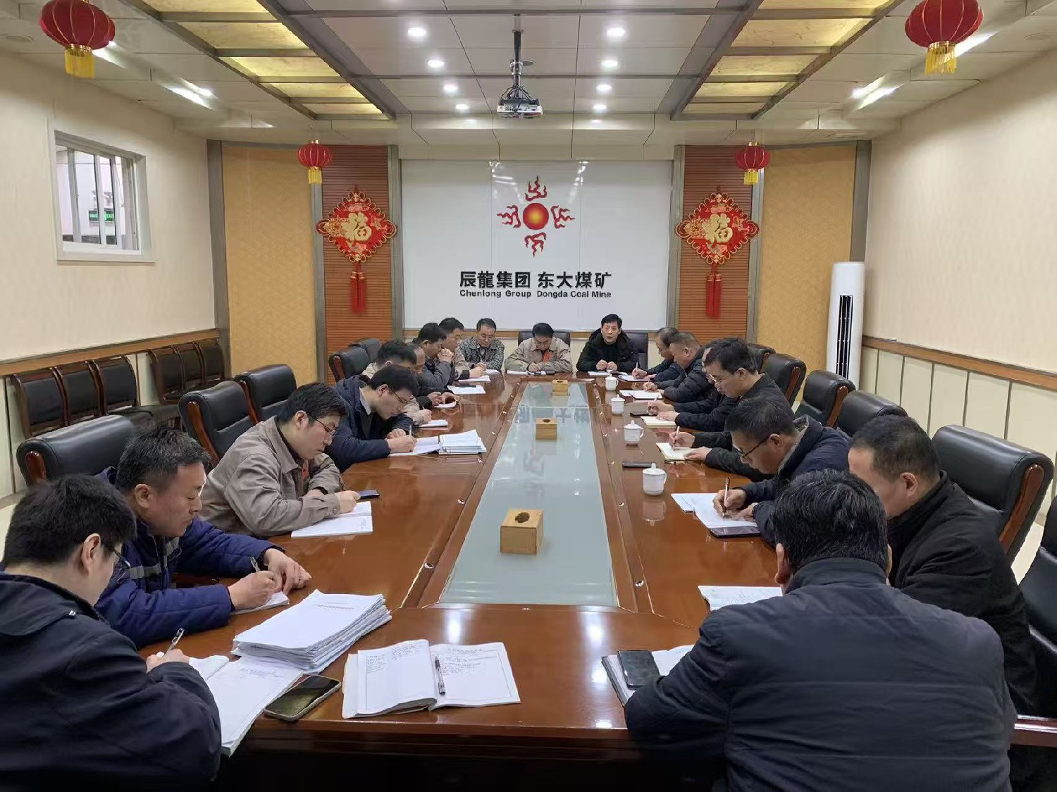 東大煤礦召開(kāi)16煤產(chǎn)能提升專題研討會(huì)議