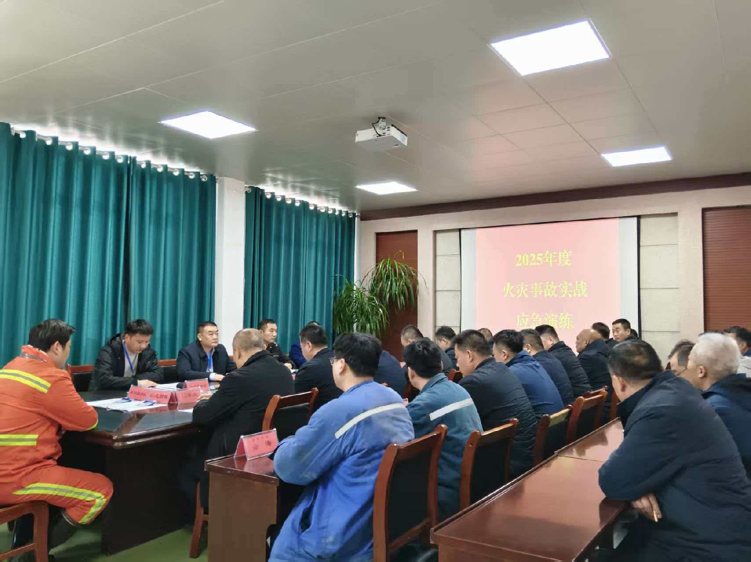 級索煤礦成功開展火災(zāi)應(yīng)急演練