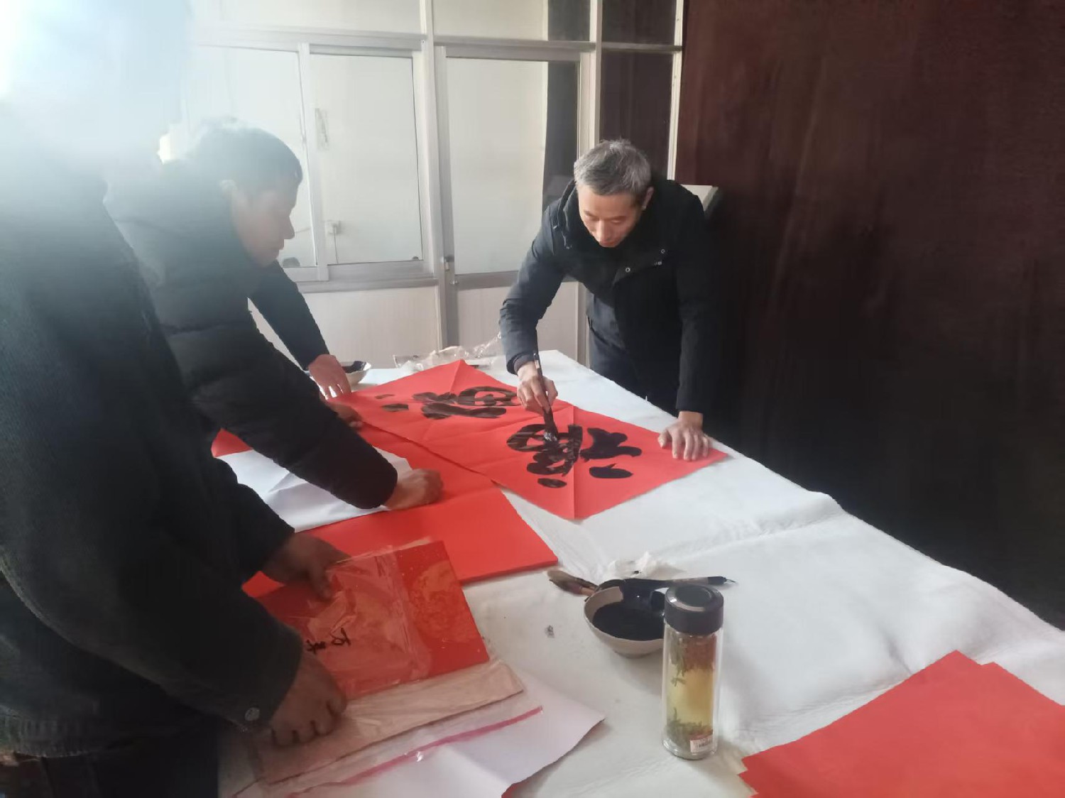 級索煤礦開展“寫春聯 送祝福”活動